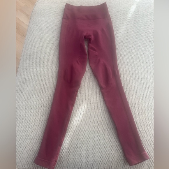 Lululemon Burgundy High-Waisted Leggings! Gently used size 4🍄 - Picture 1 of 4